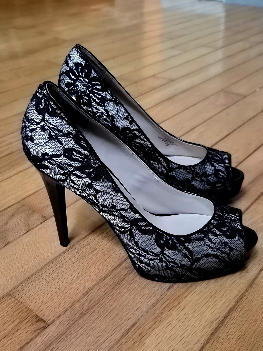 GUESS Black Lace Peep Toe Platform Pumps Heels Stiletto Size 8.5 Y2K Glam - Picture 2 of 10